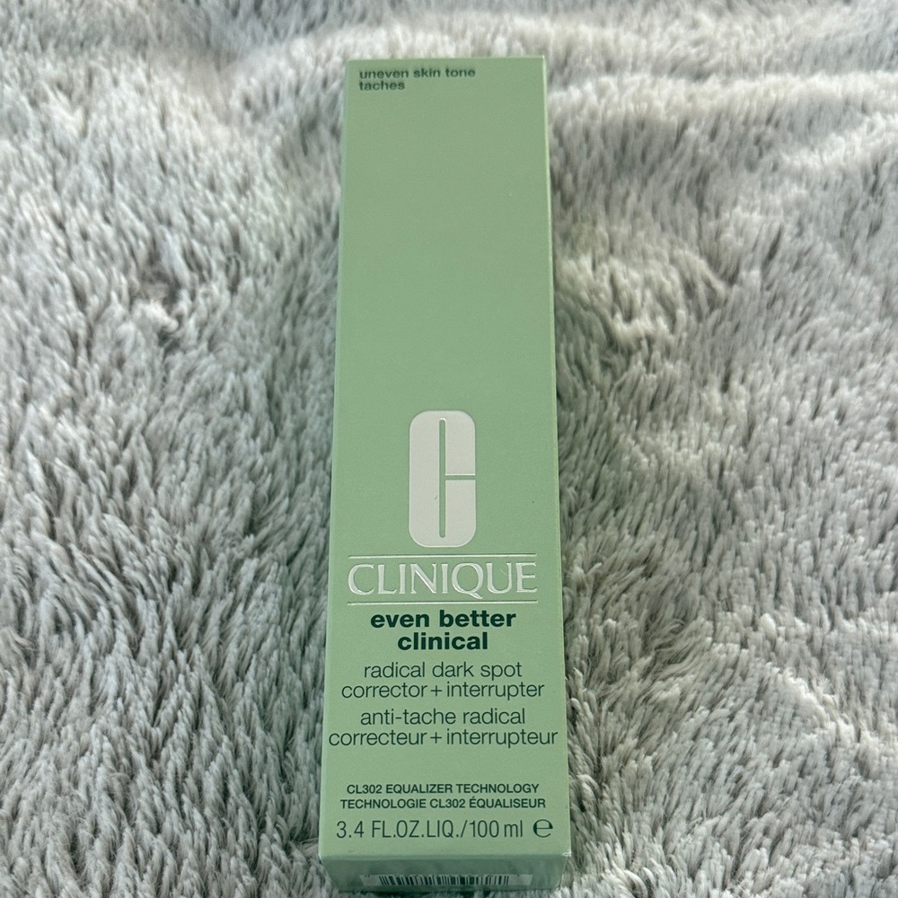 Clinique: Even Better Clinical Radical Dark Spot Corrector - Picture 2 of 5